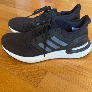 Women’s adidas Size 8.5 Color: Black /white